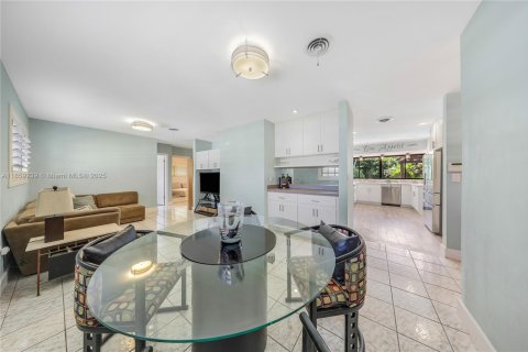 Купить виллу или дом в Майами, Флорида 4 спальни, 270.53м2, № 1887490 - фото 16