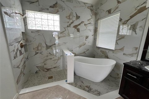Casa en alquiler en Tampa, Florida, 4 dormitorios, 216.74 m2 № 1914552 - foto 15