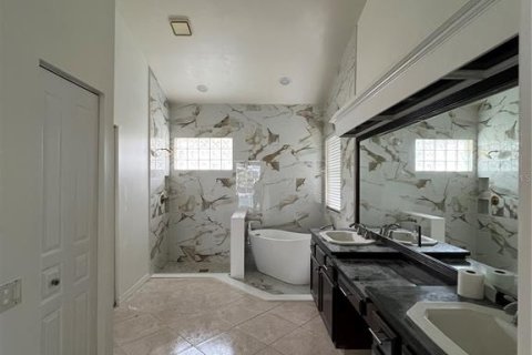 Casa en alquiler en Tampa, Florida, 4 dormitorios, 216.74 m2 № 1914552 - foto 14