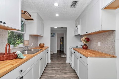 Снять в аренду виллу или дом в Белвью, Флорида 3 комнаты, 130.43м2, № 1917404 - фото 12