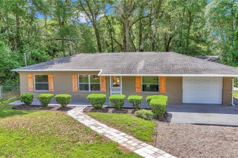 Снять в аренду виллу или дом в Белвью, Флорида 3 комнаты, 130.43м2, № 1917404 - фото 2