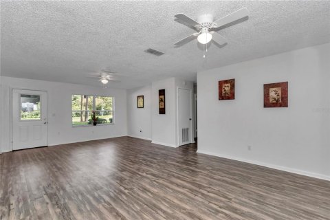 Снять в аренду виллу или дом в Белвью, Флорида 3 комнаты, 130.43м2, № 1917404 - фото 8