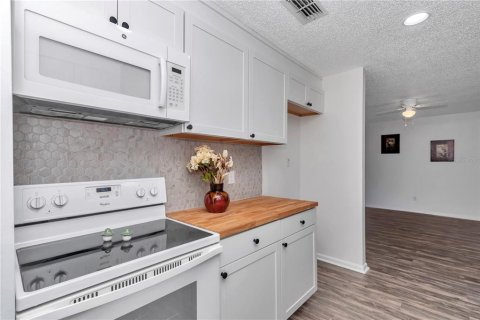 Снять в аренду виллу или дом в Белвью, Флорида 3 комнаты, 130.43м2, № 1917404 - фото 11