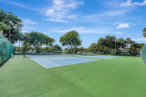 Condo in Tamarac, Florida, 2 bedrooms  № 2193918 - photo 19