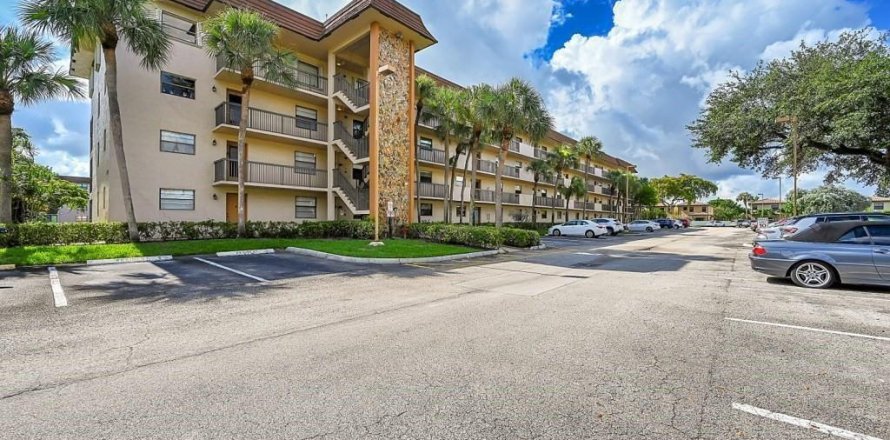 Condo in Tamarac, Florida, 2 bedrooms  № 2193918