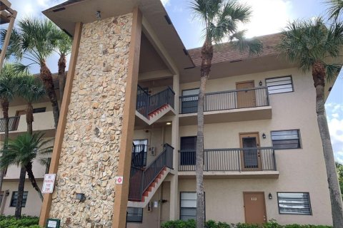 Condo in Tamarac, Florida, 2 bedrooms  № 2193918 - photo 6