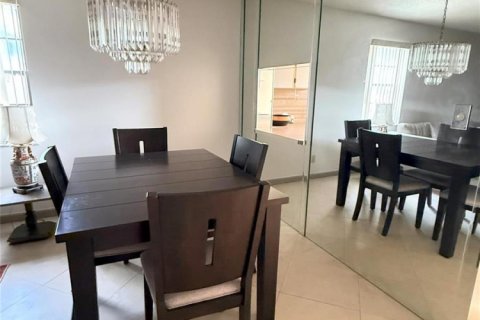 Condo in Tamarac, Florida, 2 bedrooms  № 2193918 - photo 10