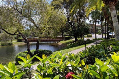 Condo in Tamarac, Florida, 2 bedrooms  № 2193918 - photo 28