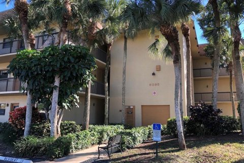 Condo in Tamarac, Florida, 2 bedrooms  № 2193918 - photo 8