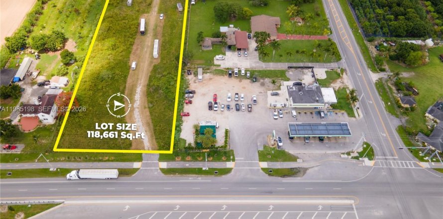 Коммерческая недвижимость в Хомстед, Флорида № 2050759