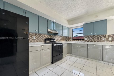 Купить кондоминиум в Норт-Лодердейл, Флорида 2 спальни, 142.14м2, № 1957888 - фото 5