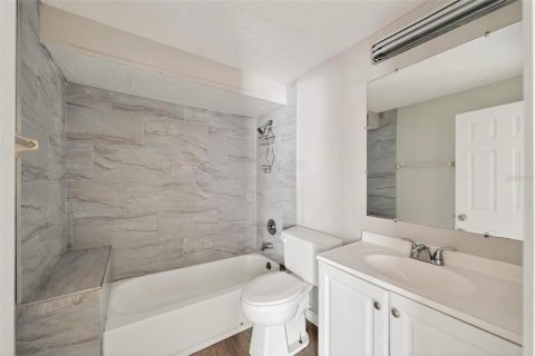 Duplex à vendre à Orlando, Floride: 3 chambres, 141.03 m2 № 2291055 - photo 15