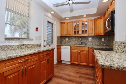 Copropriété à vendre à Aventura, Floride: 2 chambres, 95.41 m2 № 1790274 - photo 15