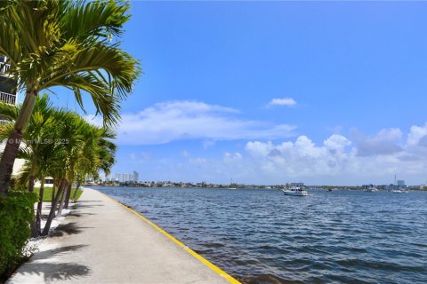 Copropriété à vendre à Aventura, Floride: 2 chambres, 95.41 m2 № 1790274 - photo 1