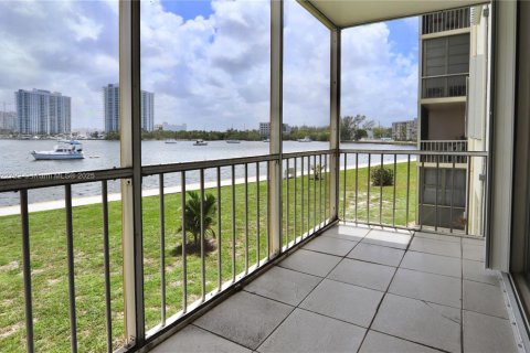 Copropriété à vendre à Aventura, Floride: 2 chambres, 95.41 m2 № 1790274 - photo 5