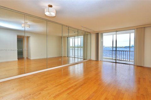 Copropriété à vendre à Aventura, Floride: 2 chambres, 95.41 m2 № 1790274 - photo 17