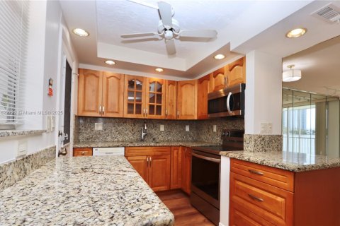 Copropriété à vendre à Aventura, Floride: 2 chambres, 95.41 m2 № 1790274 - photo 12
