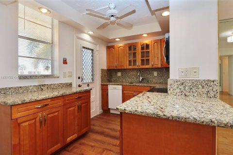 Copropriété à vendre à Aventura, Floride: 2 chambres, 95.41 m2 № 1790274 - photo 11
