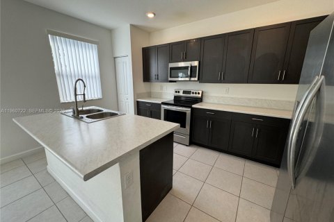 Adosado en alquiler en Homestead, Florida, 3 dormitorios, 169.73 m2 № 2022013 - foto 5