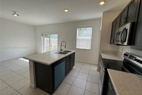 Adosado en alquiler en Homestead, Florida, 3 dormitorios, 169.73 m2 № 2022013 - foto 3