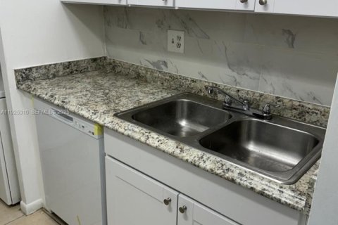 Купить кондоминиум в Корал-Спрингс, Флорида 2 спальни, № 2039087 - фото 7