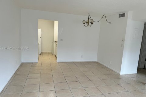 Купить кондоминиум в Корал-Спрингс, Флорида 2 спальни, № 2039087 - фото 2