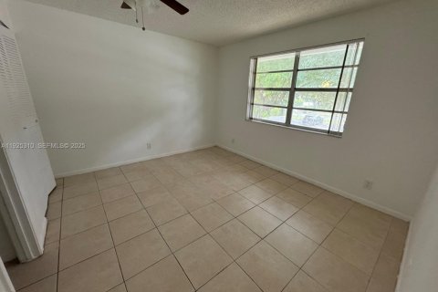 Купить кондоминиум в Корал-Спрингс, Флорида 2 спальни, № 2039087 - фото 9