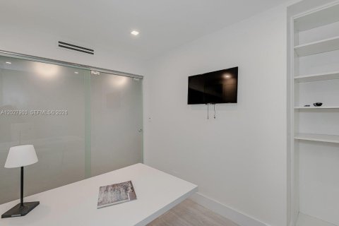 Снять в аренду кондоминиум в Майами-Бич, Флорида 2 спальни, 89.19м2, № 2077584 - фото 8