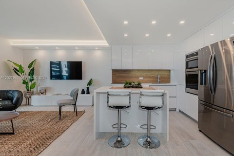 Снять в аренду кондоминиум в Майами-Бич, Флорида 2 спальни, 89.19м2, № 2077584 - фото 24