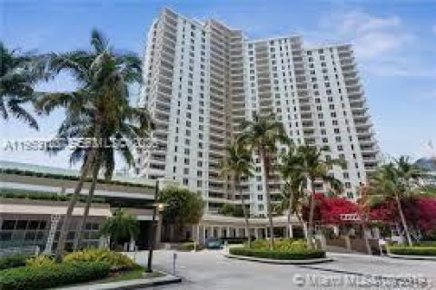 Condo in Miami, Florida, 2 bedrooms  № 2057824 - photo 5