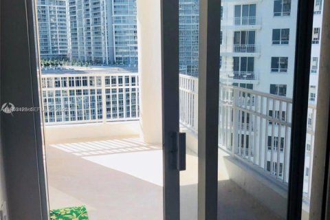 Condo in Miami, Florida, 2 bedrooms  № 2057824 - photo 10
