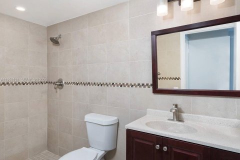 Condo in Miami, Florida, 2 bedrooms  № 2057824 - photo 7