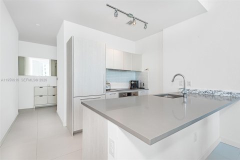 Copropriété à vendre à Miami, Floride: 2 chambres, 93.27 m2 № 2089372 - photo 12