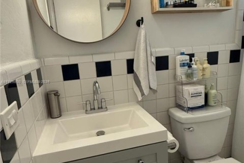 Casa en alquiler en Miami, Florida, 2 dormitorios, 78.97 m2 № 1988808 - foto 8