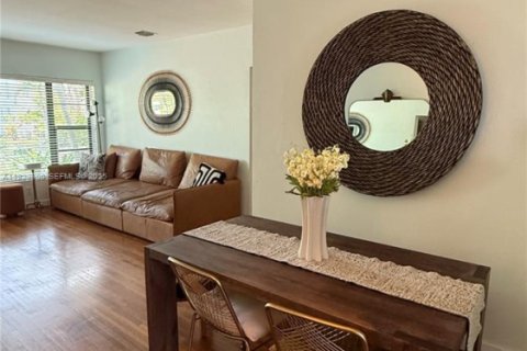 Casa en alquiler en Miami, Florida, 2 dormitorios, 78.97 m2 № 1988808 - foto 4