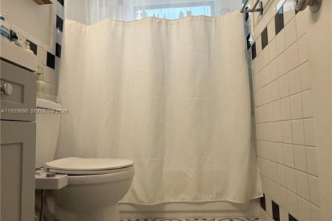 Casa en alquiler en Miami, Florida, 2 dormitorios, 78.97 m2 № 1988808 - foto 10