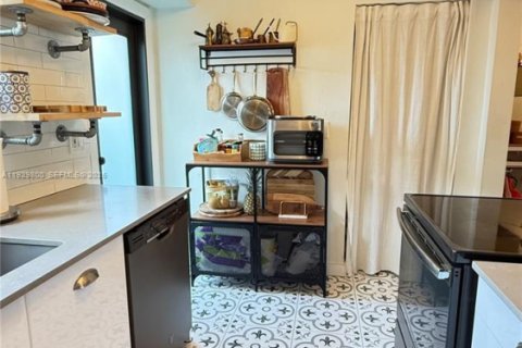 Casa en alquiler en Miami, Florida, 2 dormitorios, 78.97 m2 № 1988808 - foto 6