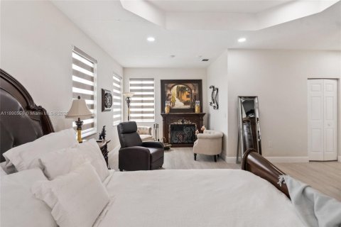 Casa en venta en Miramar, Florida, 6 dormitorios, 378.3 m2 № 2034179 - foto 25