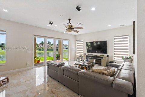 Casa en venta en Miramar, Florida, 6 dormitorios, 378.3 m2 № 2034179 - foto 15