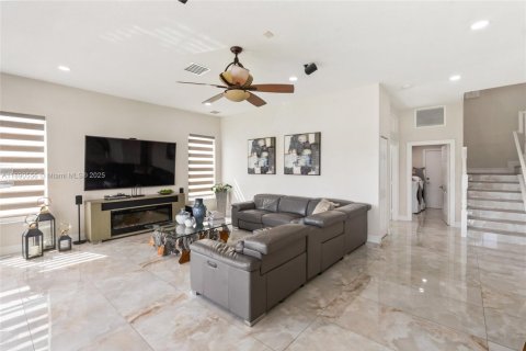 Casa en venta en Miramar, Florida, 6 dormitorios, 378.3 m2 № 2034179 - foto 14