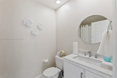 Casa en venta en Miramar, Florida, 6 dormitorios, 378.3 m2 № 2034179 - foto 19