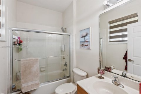 Casa en venta en Miramar, Florida, 6 dormitorios, 378.3 m2 № 2034179 - foto 23