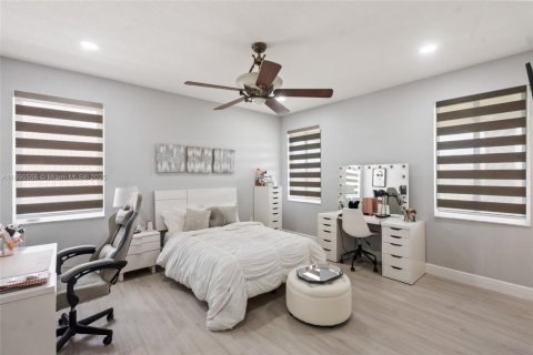 Casa en venta en Miramar, Florida, 6 dormitorios, 378.3 m2 № 2034179 - foto 21