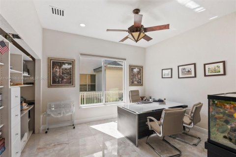 Casa en venta en Miramar, Florida, 6 dormitorios, 378.3 m2 № 2034179 - foto 17