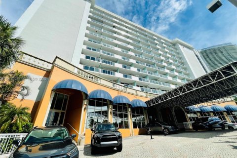 Купить кондоминиум в Санни-Айлс-Бич, Флорида 33.44м2, № 2089829 - фото 22