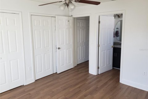House in Poinciana, Florida 3 bedrooms, 117.34 sq.m. № 2216050 - photo 8