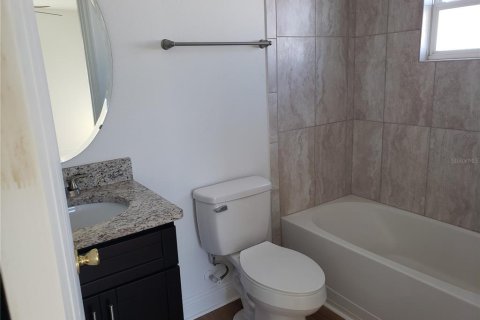 House in Poinciana, Florida 3 bedrooms, 117.34 sq.m. № 2216050 - photo 9