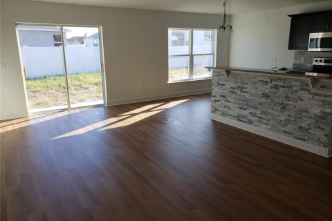 House in Poinciana, Florida 3 bedrooms, 117.34 sq.m. № 2216050 - photo 14