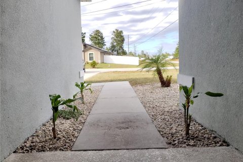 House in Poinciana, Florida 3 bedrooms, 117.34 sq.m. № 2216050 - photo 4