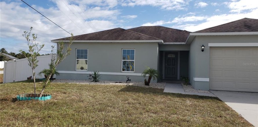 House in Poinciana, Florida 3 bedrooms, 117.34 sq.m. № 2216050